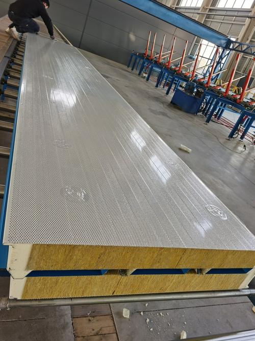 腾洋新材料冲孔聚氨酯岩棉夹芯板消音隔音板墙板