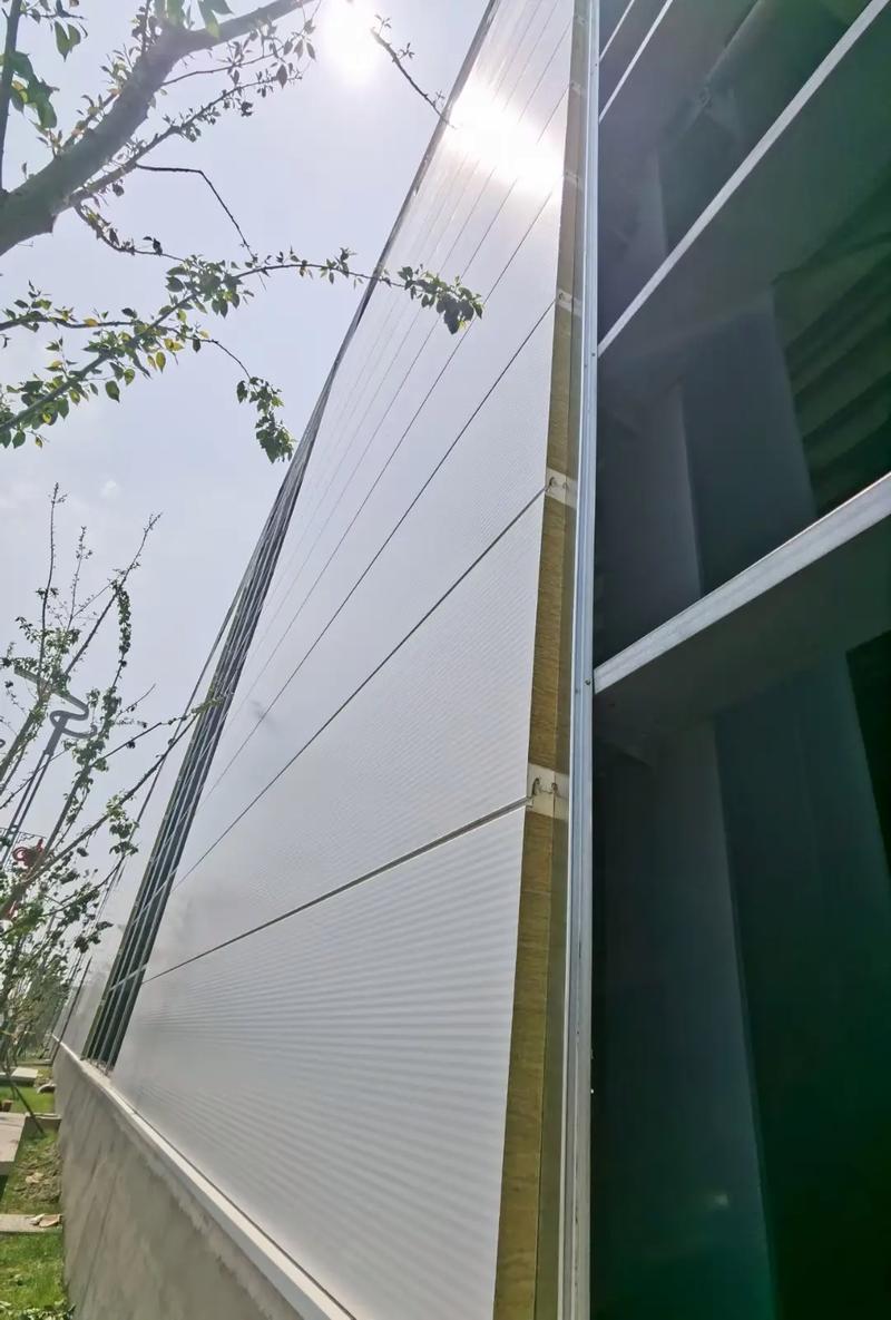 聚氨酯封边岩棉夹芯板 美观隐钉设计与立体压筋技术