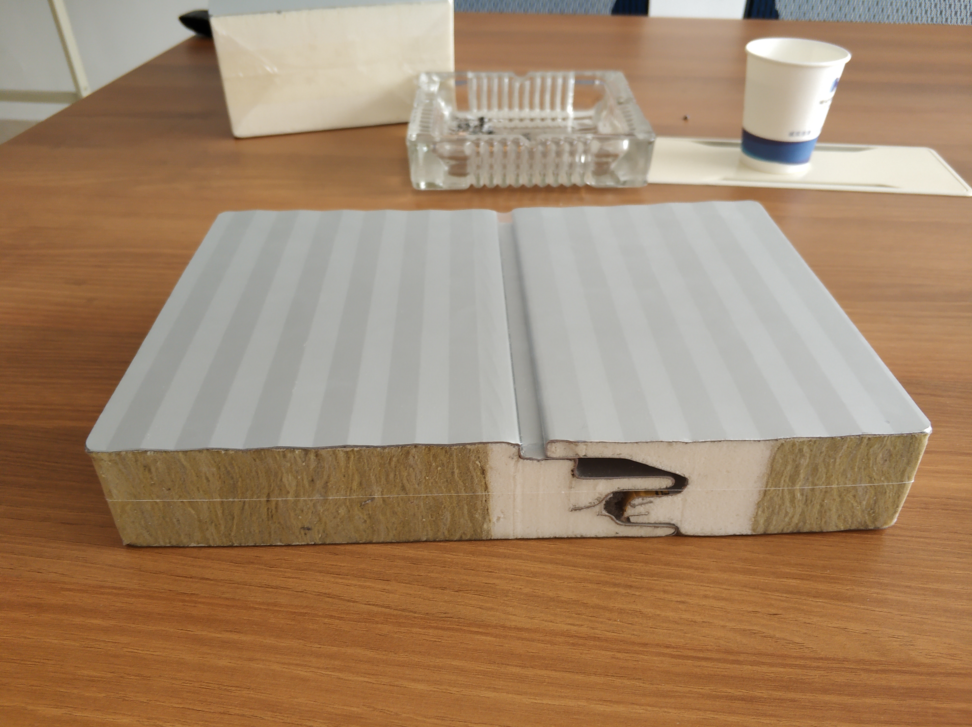 聚氨酯封边岩棉夹芯板